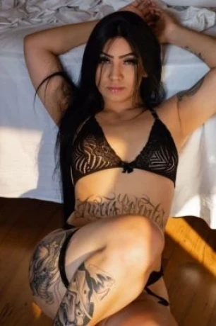 Stela Bueno — 4 / 5