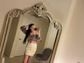 Layla Lambo — 2 / 9