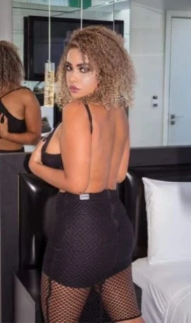 Marcela Muniz — 7 / 9