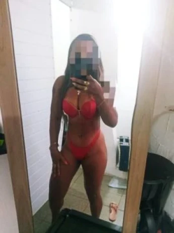 Viviane Prado — 4 / 5