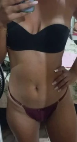 Monique Alves — 7 / 8