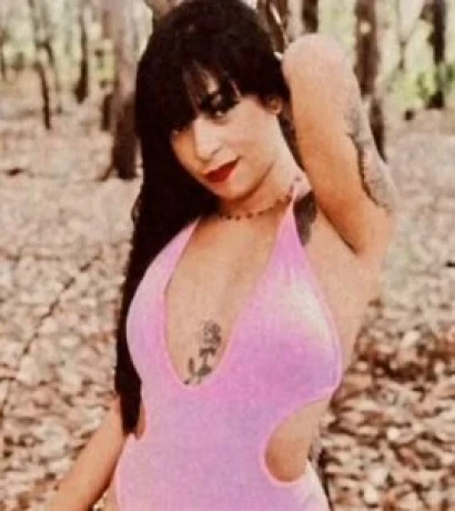 Agatha Ferraz — 3 / 4