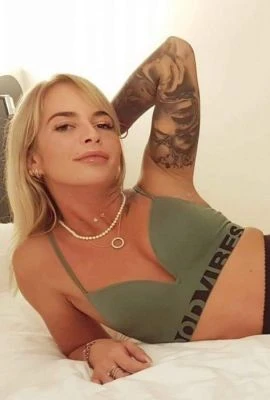 Blondie — 3 / 8