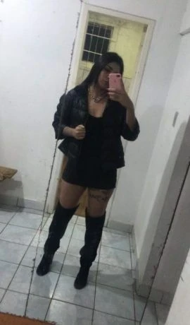 Camila Vasconcelos — 1 / 7