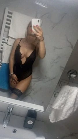 Kira, Escort, Milan