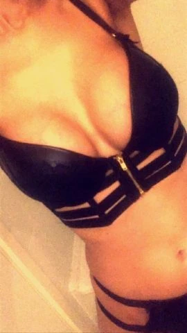 ines Divine — 4 / 5