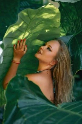 Olivia — 4 / 9