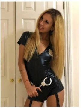 Female Escort — 3 / 9