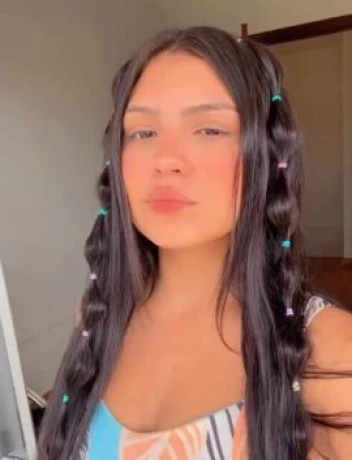 Hellen Santos — 4 / 5