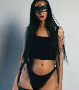 Elena — 4 / 9