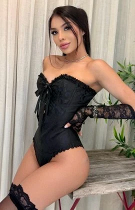 Jazmin — 4 / 9