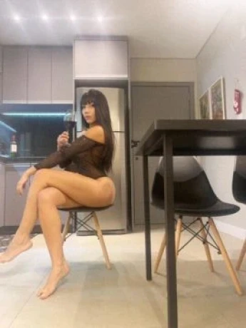 Naomi Carolina — 3 / 9