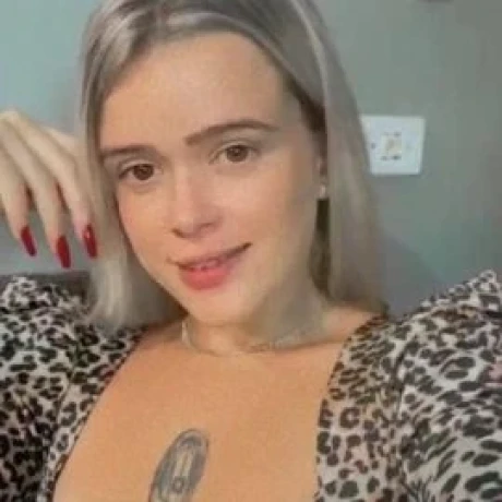 Laura Scarllet — 4 / 5