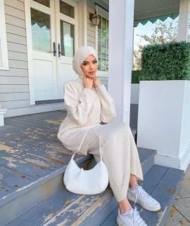Leyla — 4 / 9