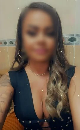 Khloe — 4 / 5