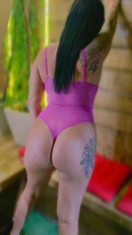 Pamela Bueno — 6 / 8