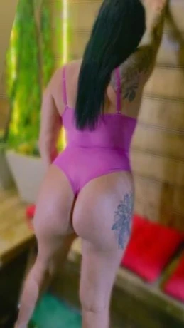 Pamela Bueno — 6 / 8