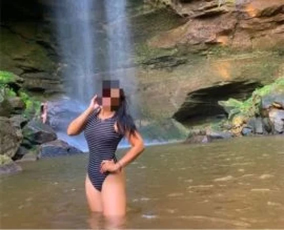 Alana Bueno — 1 / 4