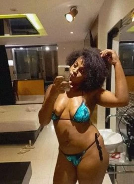 Janaina Mourão — 3 / 5