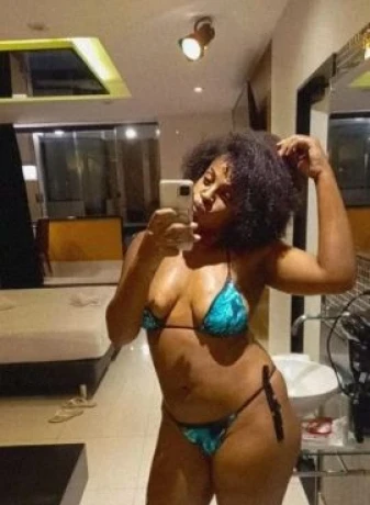 Janaina Mourão — 3 / 5