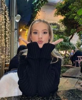 rena — 3 / 9
