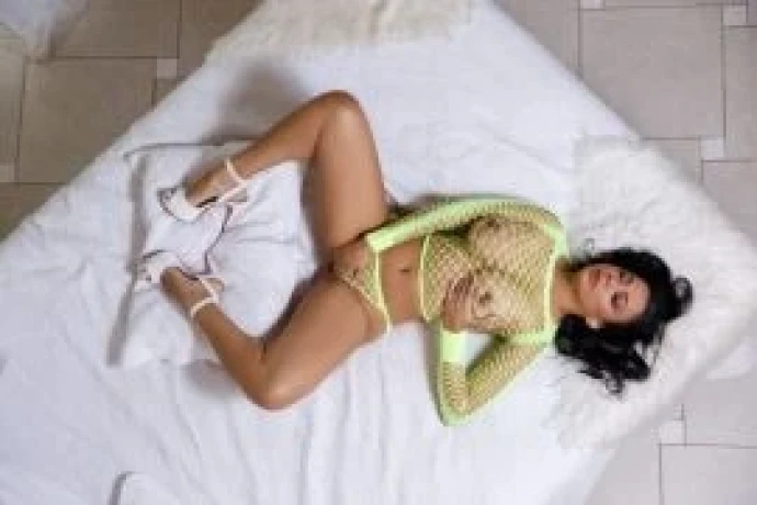 Maya Alencar — 1 / 5