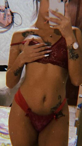 Vitória Assis — 4 / 5