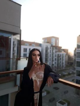 Ivana — 2 / 5
