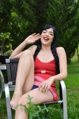 Yasmin Bellucio — 8 / 9