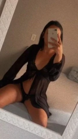 Yasmim Almeida — 2 / 7