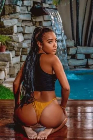 Camila Feroz — 8 / 9