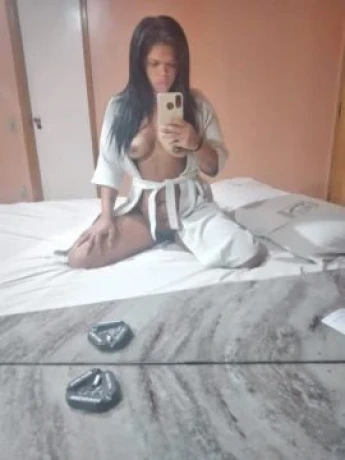 Danielle Santos — 2 / 6