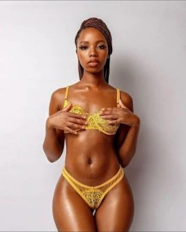 Shakiraah — 4 / 5