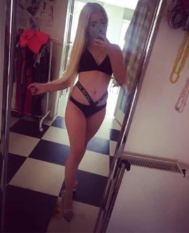 ANNA REY — 2 / 5