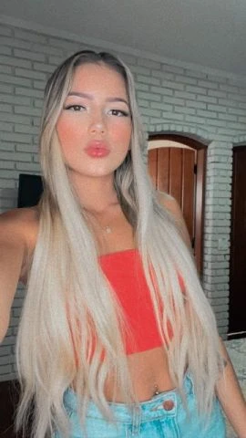 Laura Beatriz — 7 / 9