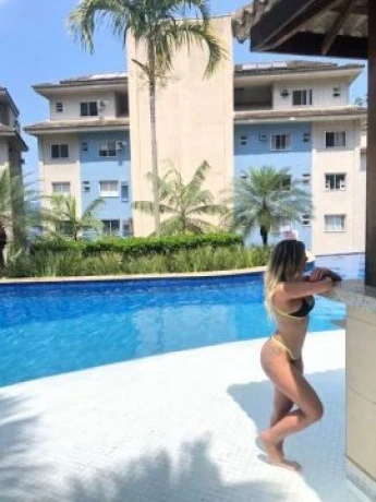 Nicole Albuquerque — 5 / 9