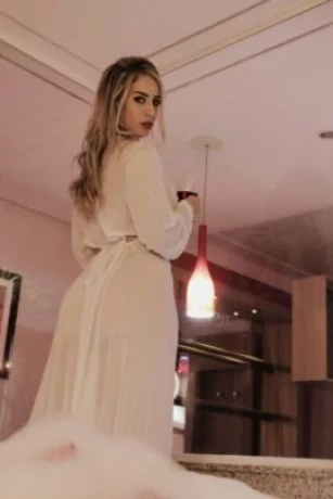 Paloma Paiva — 2 / 5