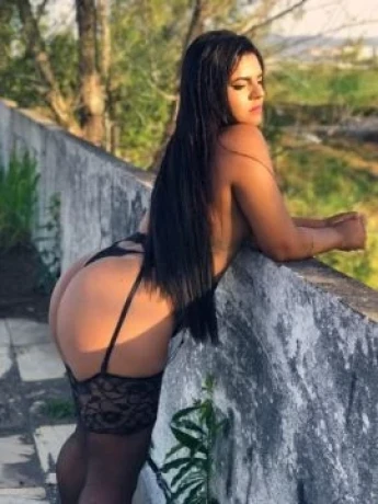 Bruna Prado — 7 / 9