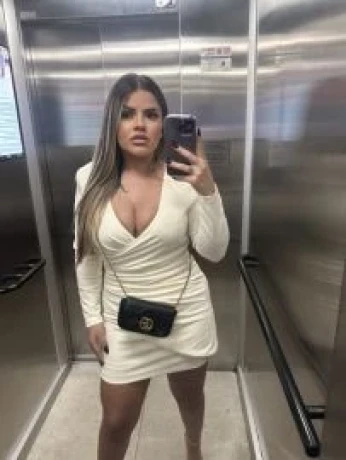 Monique Freitas — 2 / 4