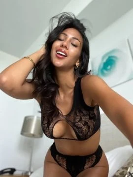 Amapola Valentina — 2 / 5