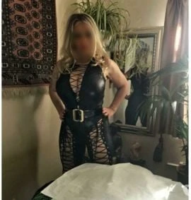 Female Escort — 3 / 7