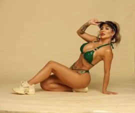 Anitta — 2 / 4