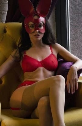 VANESSA — 2 / 9