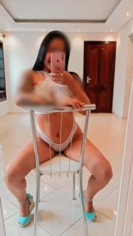 Nicole Prado — 1 / 5