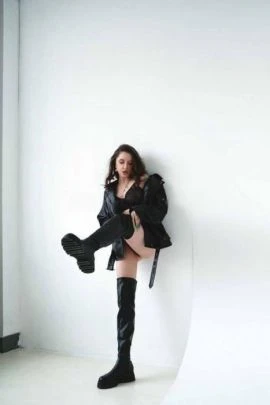 Alissa — 3 / 4