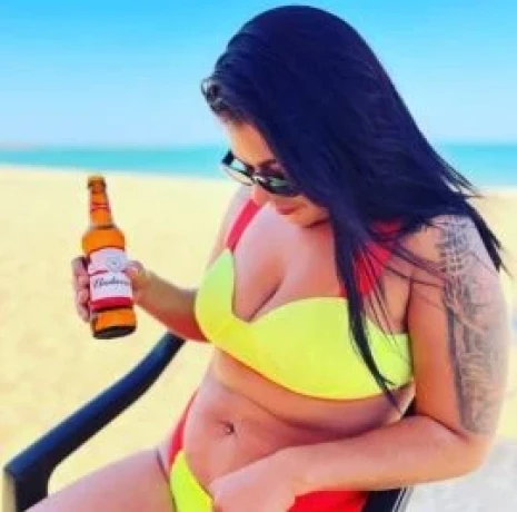 Lorrane Mello — 3 / 4