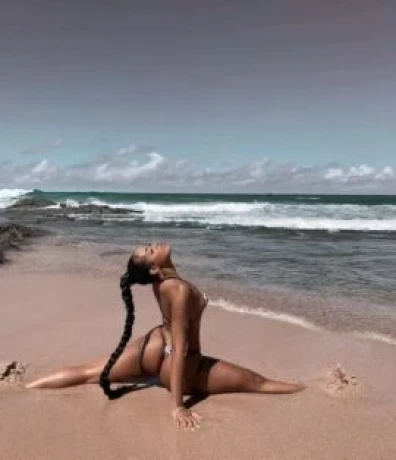 Helen Castro — 3 / 4