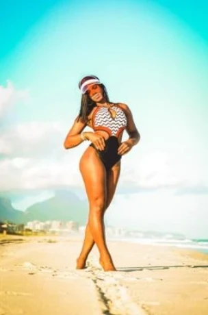 Laís Salimeni — 8 / 9