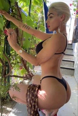 Linda, Escort, Grenoble