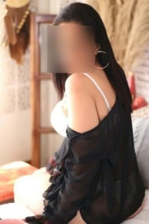 Lorena Albuquerque — 6 / 9